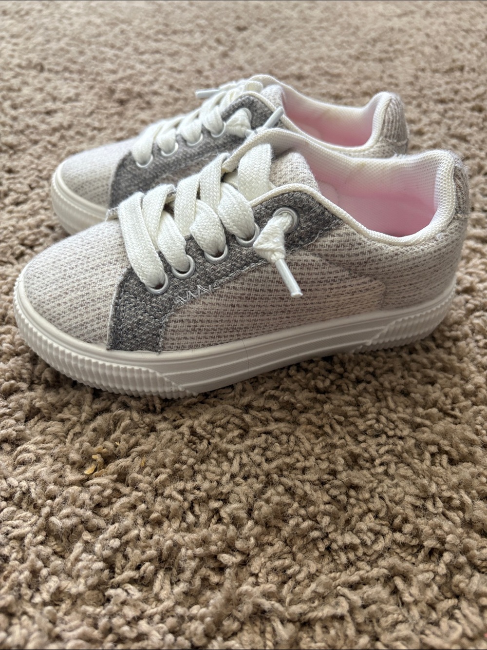 Jellypop Girls' Knit Sneakers in Light Gray and Pink